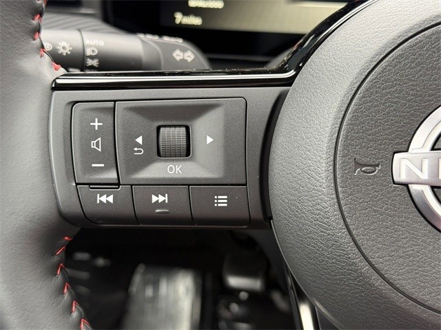 Nissan Kicks Vehicle Full-screen Gallery Image 15