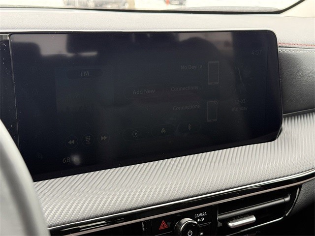 Nissan Kicks Vehicle Full-screen Gallery Image 18