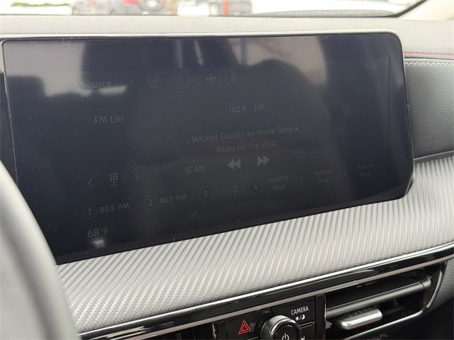 Nissan Kicks Vehicle Full-screen Gallery Image 19