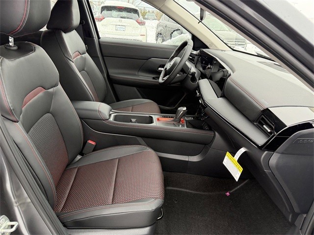 Nissan Kicks Vehicle Full-screen Gallery Image 24