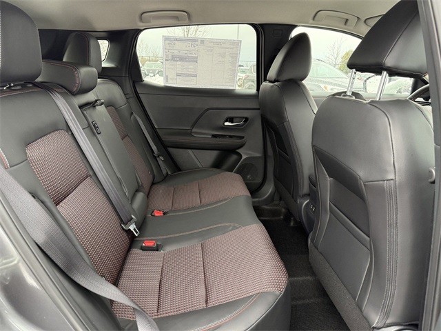 Nissan Kicks Vehicle Full-screen Gallery Image 25