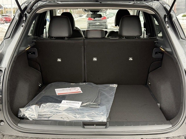 Nissan Kicks Vehicle Full-screen Gallery Image 26