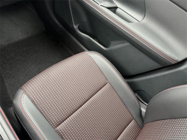 Nissan Kicks Vehicle Full-screen Gallery Image 28