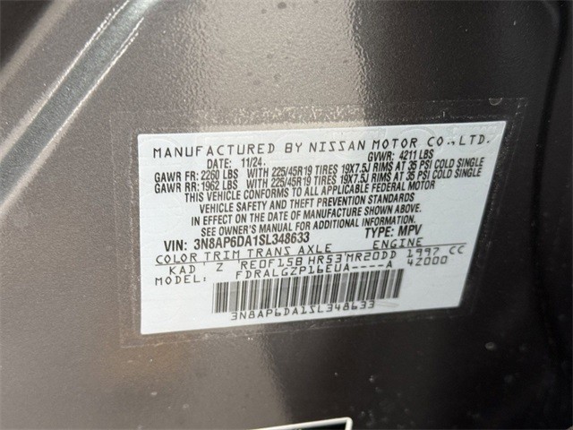 Nissan Kicks Vehicle Full-screen Gallery Image 32