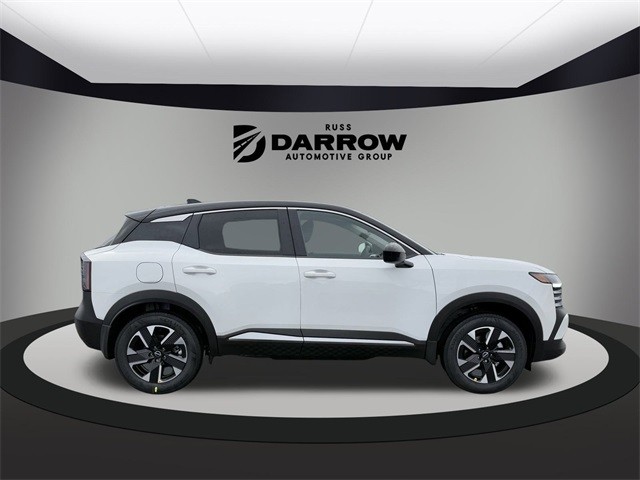 Nissan Kicks Vehicle Full-screen Gallery Image 3