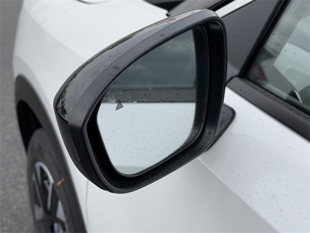 Nissan Kicks Vehicle Full-screen Gallery Image 10