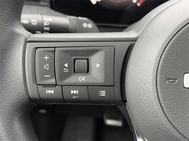 Nissan Kicks Vehicle Full-screen Gallery Image 15