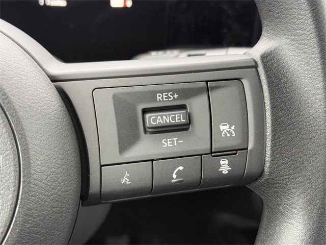Nissan Kicks Vehicle Full-screen Gallery Image 16