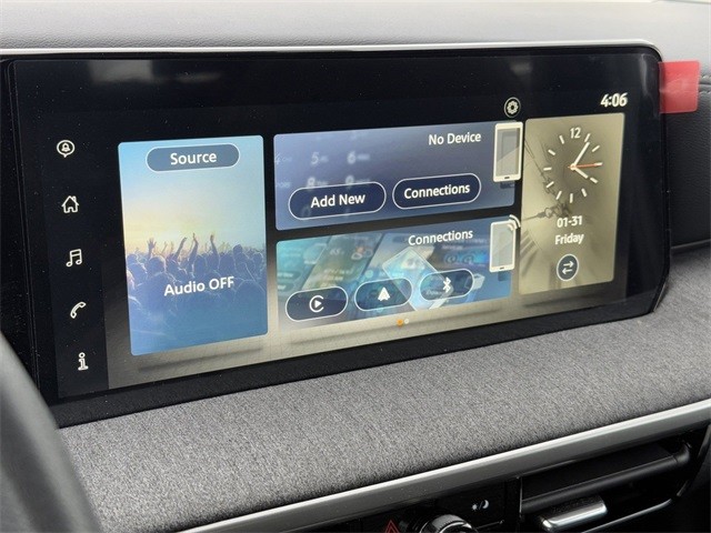 Nissan Kicks Vehicle Full-screen Gallery Image 18