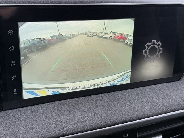 Nissan Kicks Vehicle Full-screen Gallery Image 20