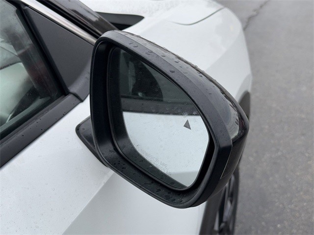 Nissan Kicks Vehicle Full-screen Gallery Image 23