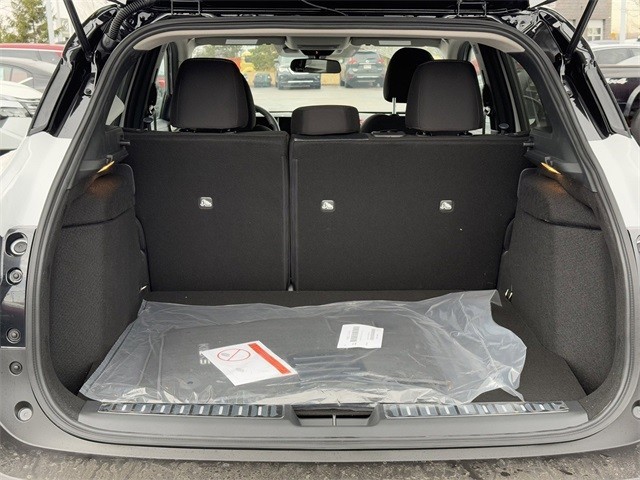 Nissan Kicks Vehicle Full-screen Gallery Image 26