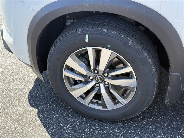 Nissan Pathfinder Vehicle Full-screen Gallery Image 9