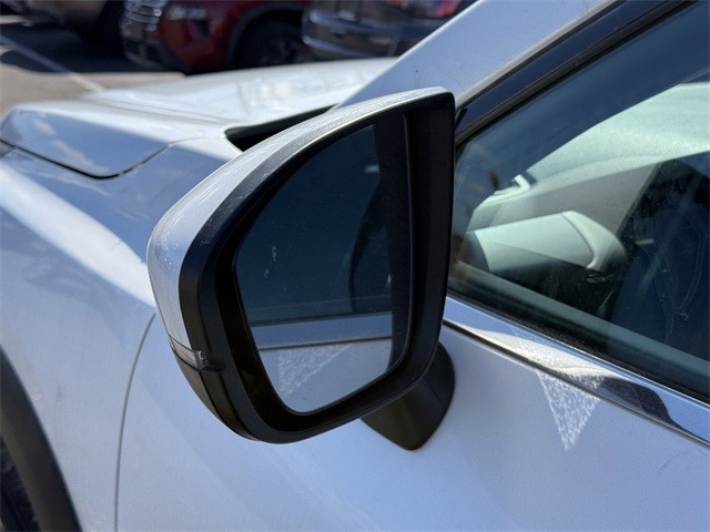 Nissan Pathfinder Vehicle Full-screen Gallery Image 10