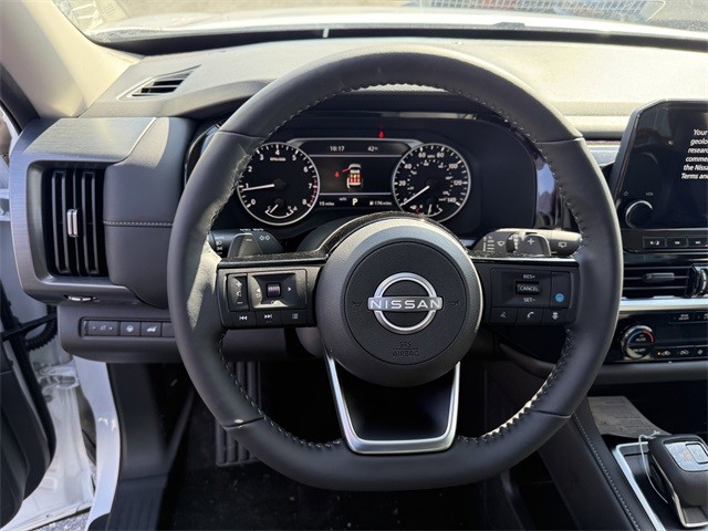 Nissan Pathfinder Vehicle Full-screen Gallery Image 14