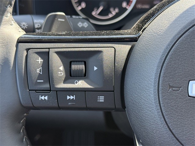 Nissan Pathfinder Vehicle Full-screen Gallery Image 15