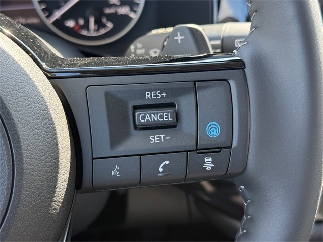 Nissan Pathfinder Vehicle Full-screen Gallery Image 16