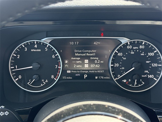 Nissan Pathfinder Vehicle Full-screen Gallery Image 17