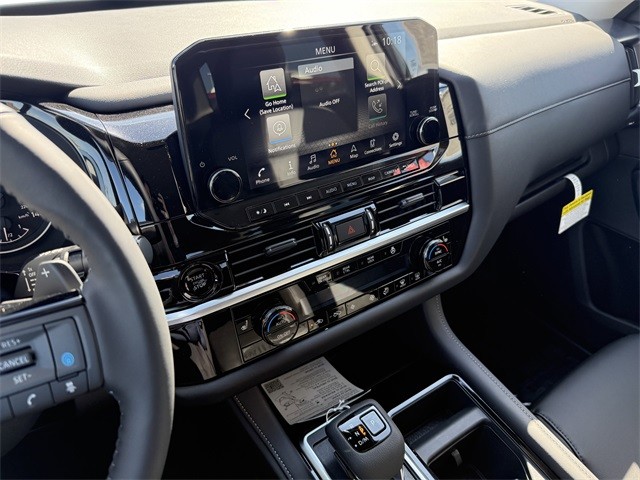 Nissan Pathfinder Vehicle Full-screen Gallery Image 21