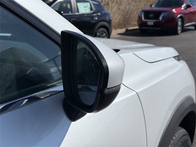 Nissan Pathfinder Vehicle Full-screen Gallery Image 23