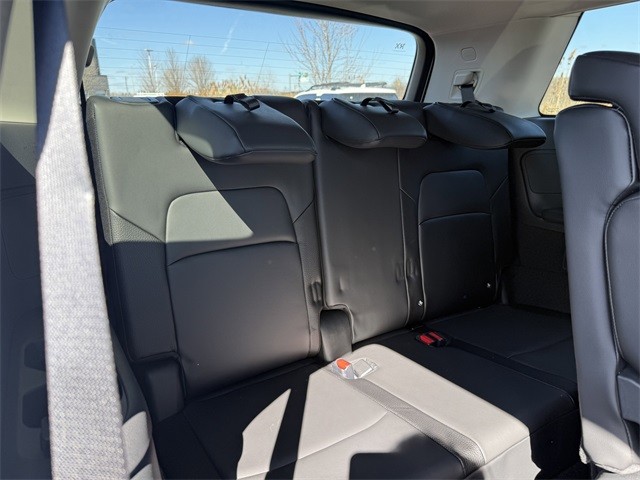 Nissan Pathfinder Vehicle Full-screen Gallery Image 26