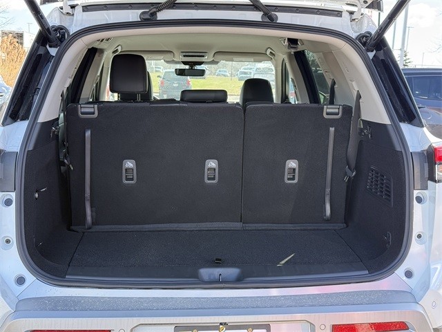 Nissan Pathfinder Vehicle Full-screen Gallery Image 27