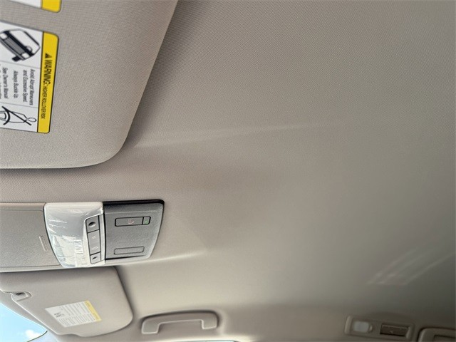 Nissan Pathfinder Vehicle Full-screen Gallery Image 28