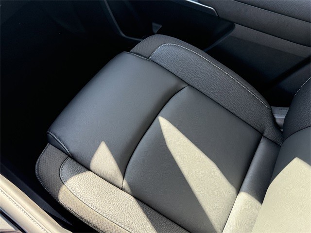 Nissan Pathfinder Vehicle Full-screen Gallery Image 29