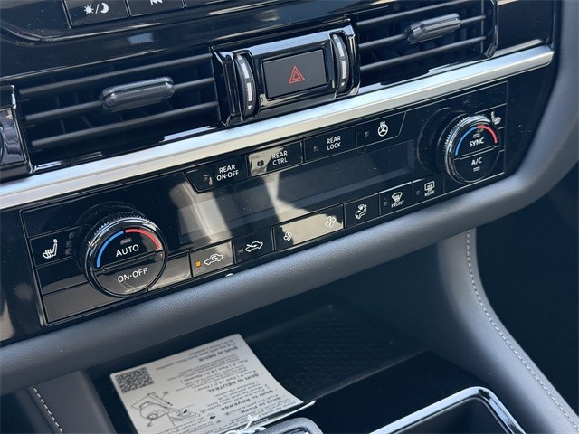 Nissan Pathfinder Vehicle Full-screen Gallery Image 31