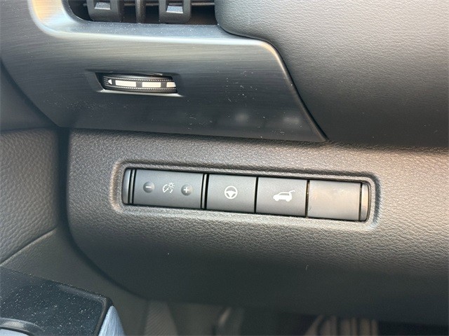 Nissan Pathfinder Vehicle Full-screen Gallery Image 32