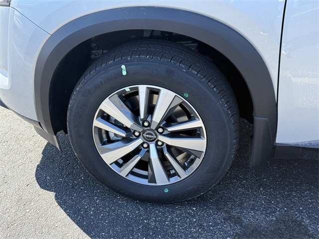 Nissan Pathfinder Vehicle Full-screen Gallery Image 9