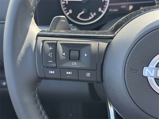 Nissan Pathfinder Vehicle Full-screen Gallery Image 15