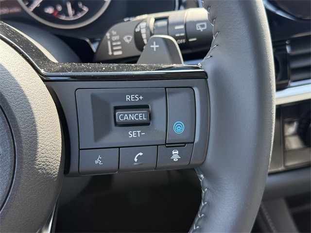 Nissan Pathfinder Vehicle Full-screen Gallery Image 16