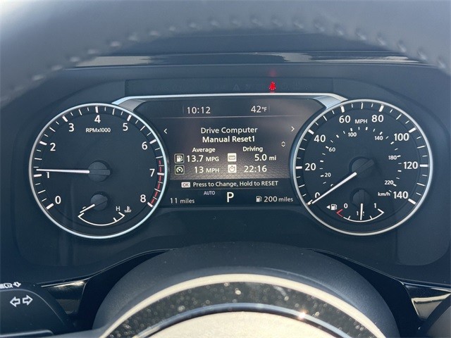 Nissan Pathfinder Vehicle Full-screen Gallery Image 17