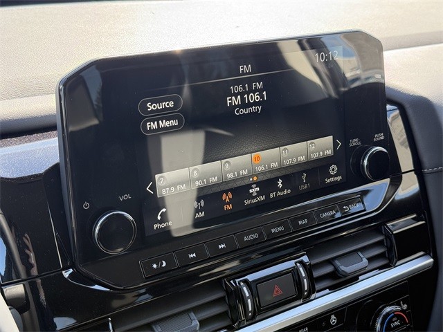 Nissan Pathfinder Vehicle Full-screen Gallery Image 18