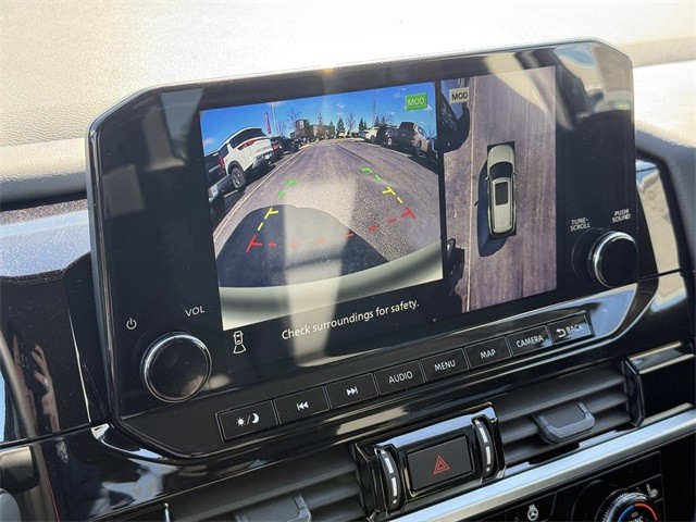 Nissan Pathfinder Vehicle Full-screen Gallery Image 20