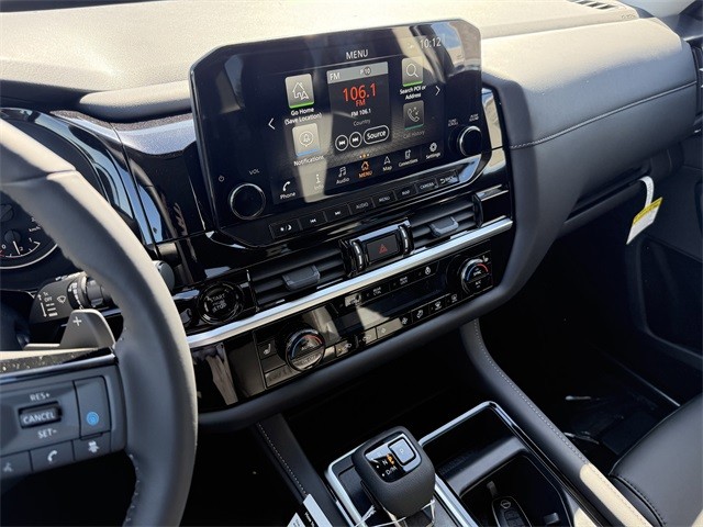 Nissan Pathfinder Vehicle Full-screen Gallery Image 21