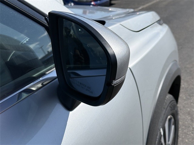 Nissan Pathfinder Vehicle Full-screen Gallery Image 23