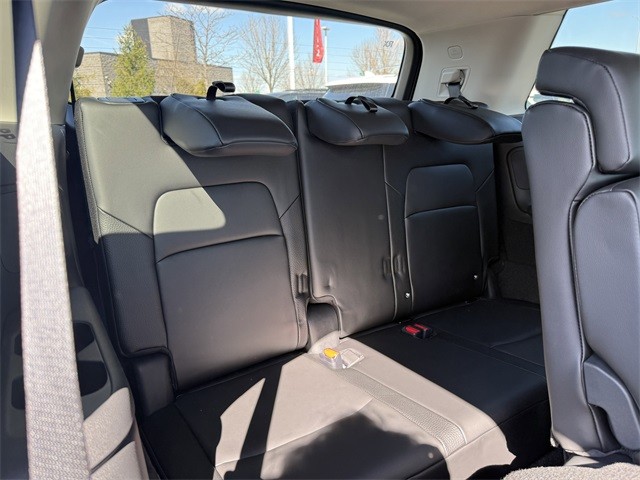 Nissan Pathfinder Vehicle Full-screen Gallery Image 26