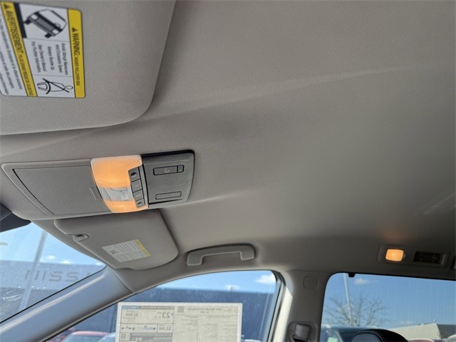 Nissan Pathfinder Vehicle Full-screen Gallery Image 28