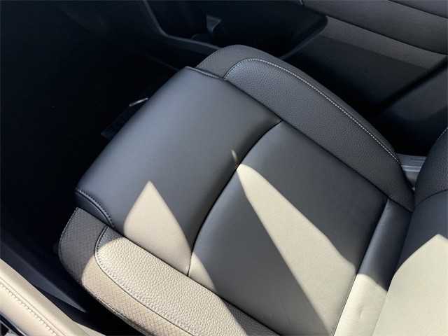 Nissan Pathfinder Vehicle Full-screen Gallery Image 29