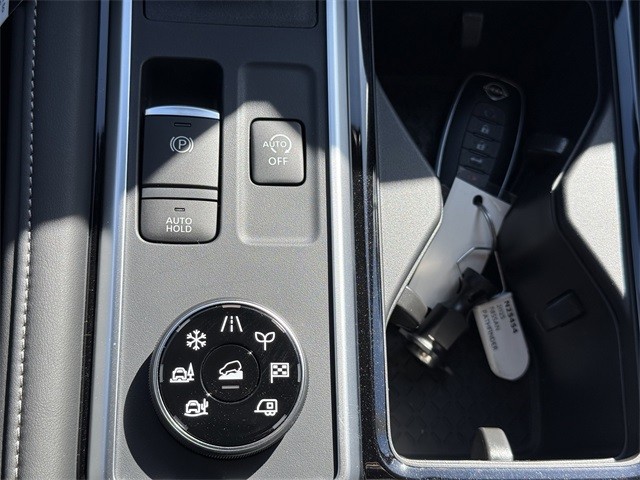 Nissan Pathfinder Vehicle Full-screen Gallery Image 30