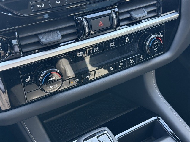 Nissan Pathfinder Vehicle Full-screen Gallery Image 31