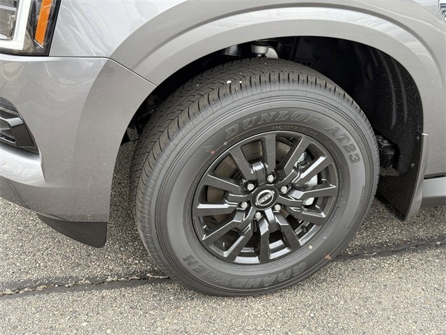 Nissan Armada Vehicle Full-screen Gallery Image 9