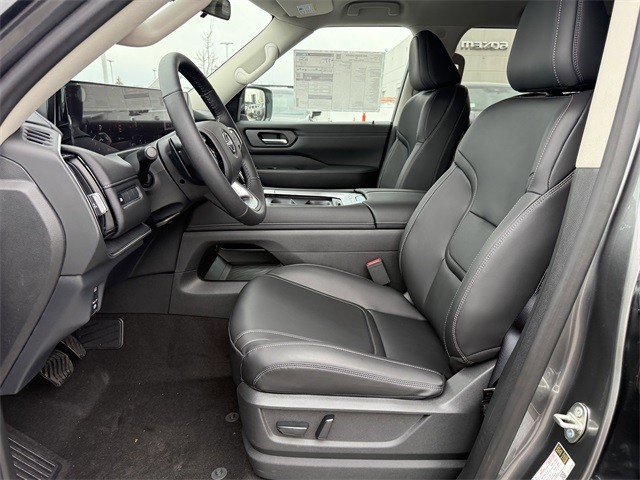 Nissan Armada Vehicle Full-screen Gallery Image 12