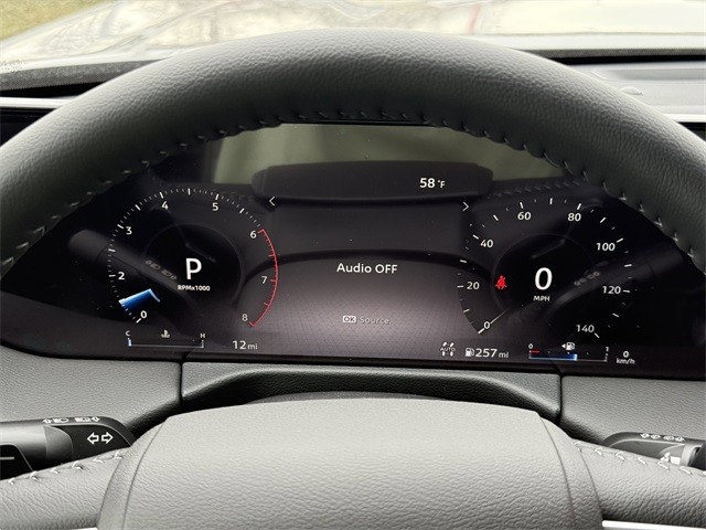 Nissan Armada Vehicle Full-screen Gallery Image 17