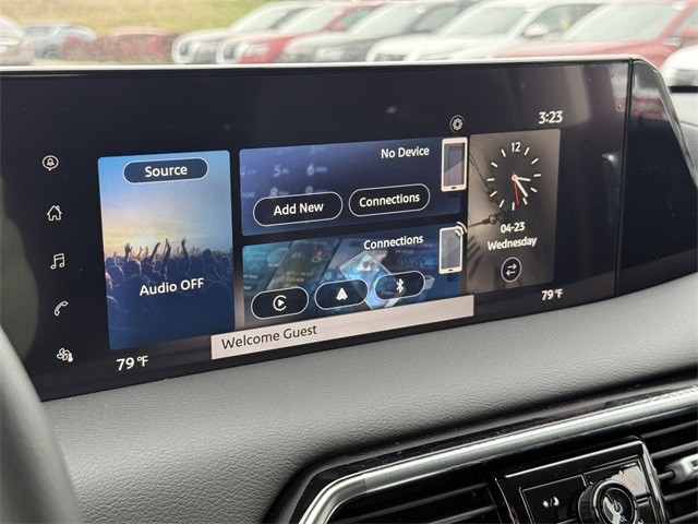 Nissan Armada Vehicle Full-screen Gallery Image 18