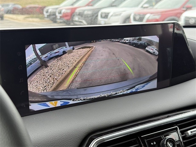 Nissan Armada Vehicle Full-screen Gallery Image 20