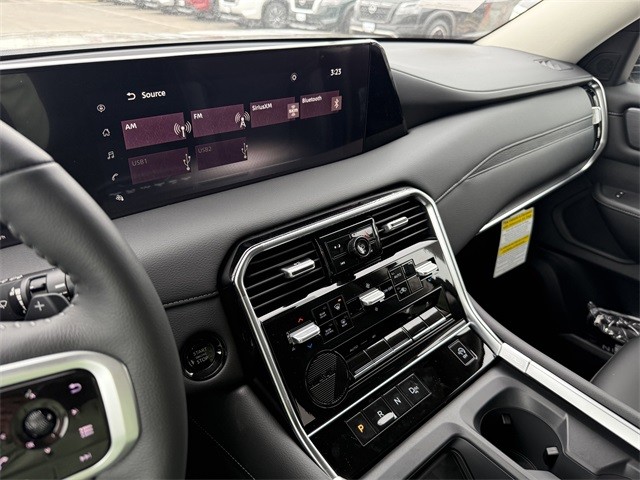 Nissan Armada Vehicle Full-screen Gallery Image 21