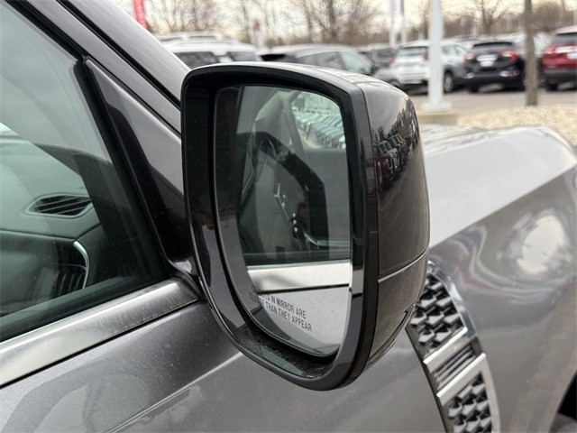 Nissan Armada Vehicle Full-screen Gallery Image 23